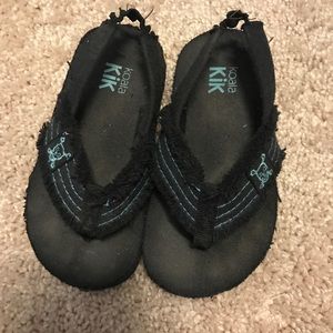 Kids black flip flops